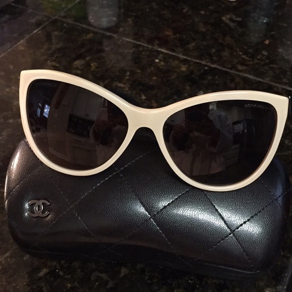 CHANEL Accessories - 💥Chanel Sunglasses (Polarized)